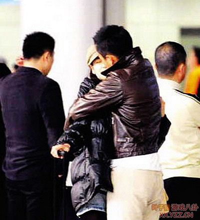 明星当众火辣调情上演限制级