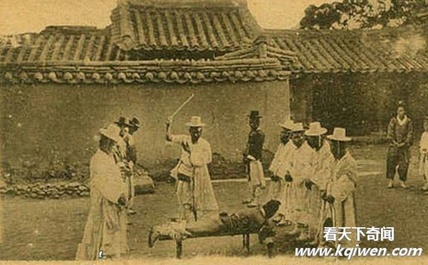 实拍各国古代脱裤子打屁股的笞刑现场 最没尊严的刑罚(组图20P)