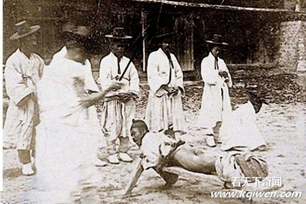 实拍各国古代脱裤子打屁股的笞刑现场 最没尊严的刑罚(组图20P)
